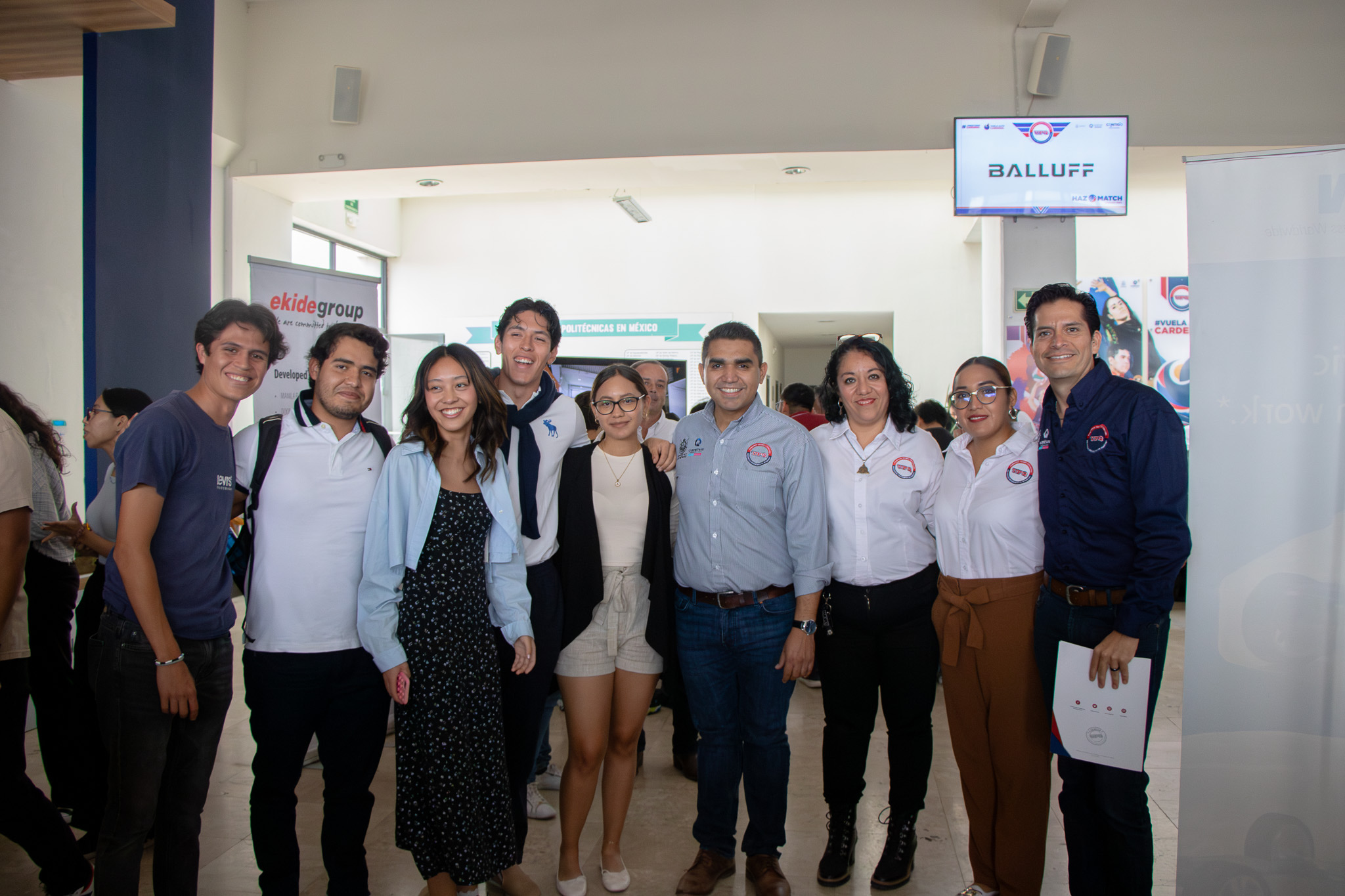 Conecta UPQ a estudiantes con el mercado laboral