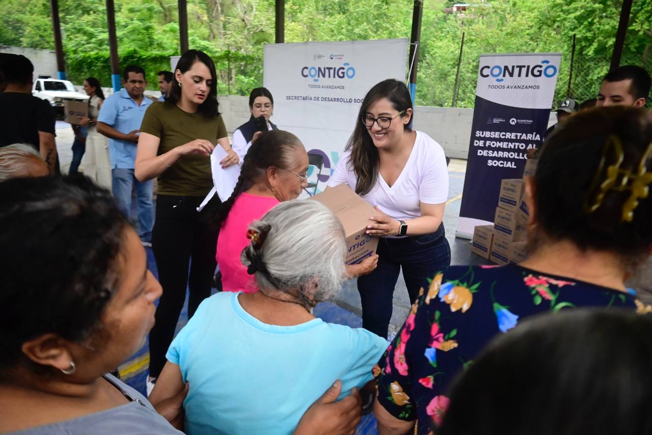 Entrega SEDESOQ apoyo alimentario en Pinal de Amoles