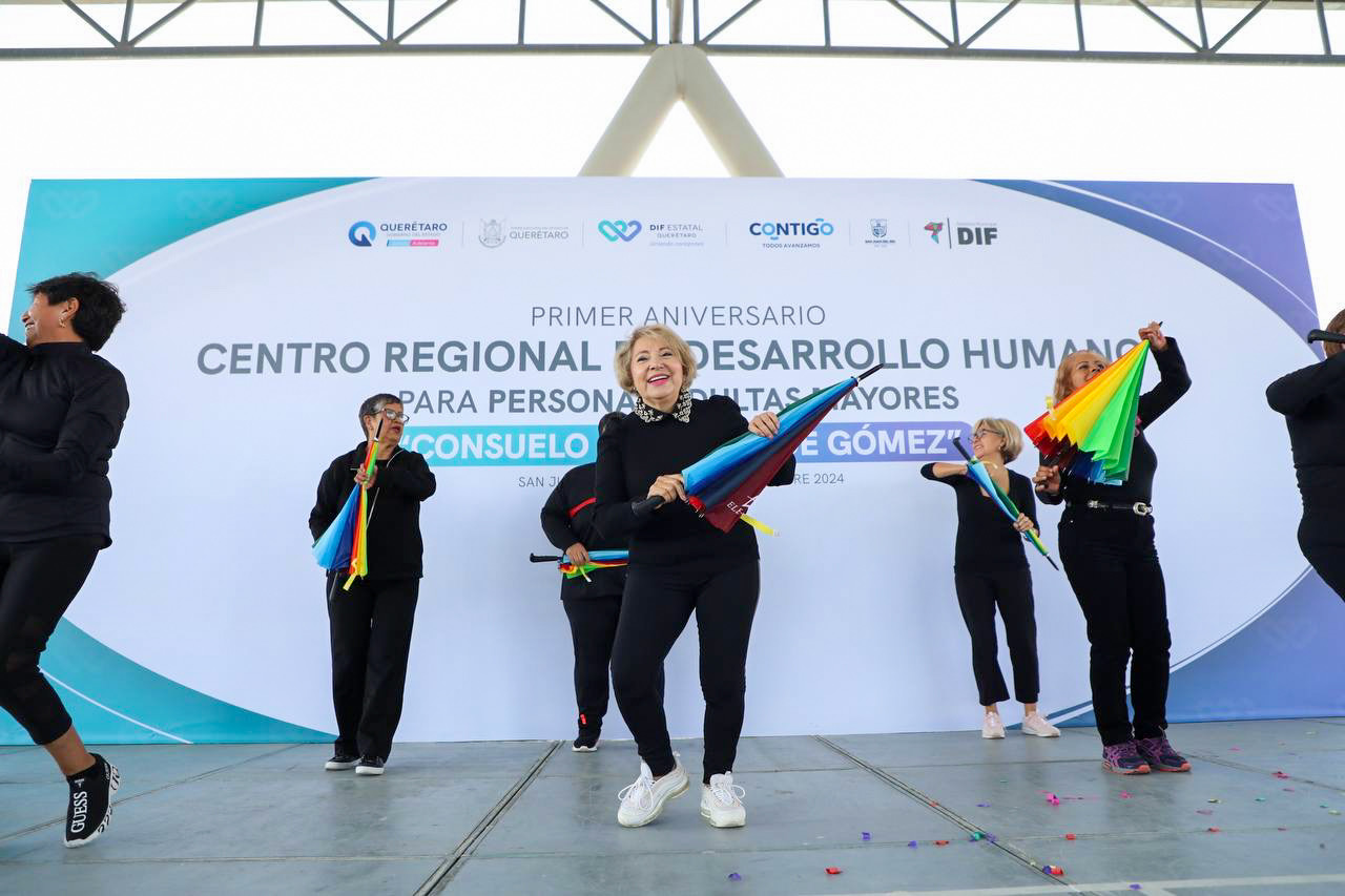 Festejan adultos mayores aniversario del Centro Regional de Desarrollo Humano en San Juan del Río