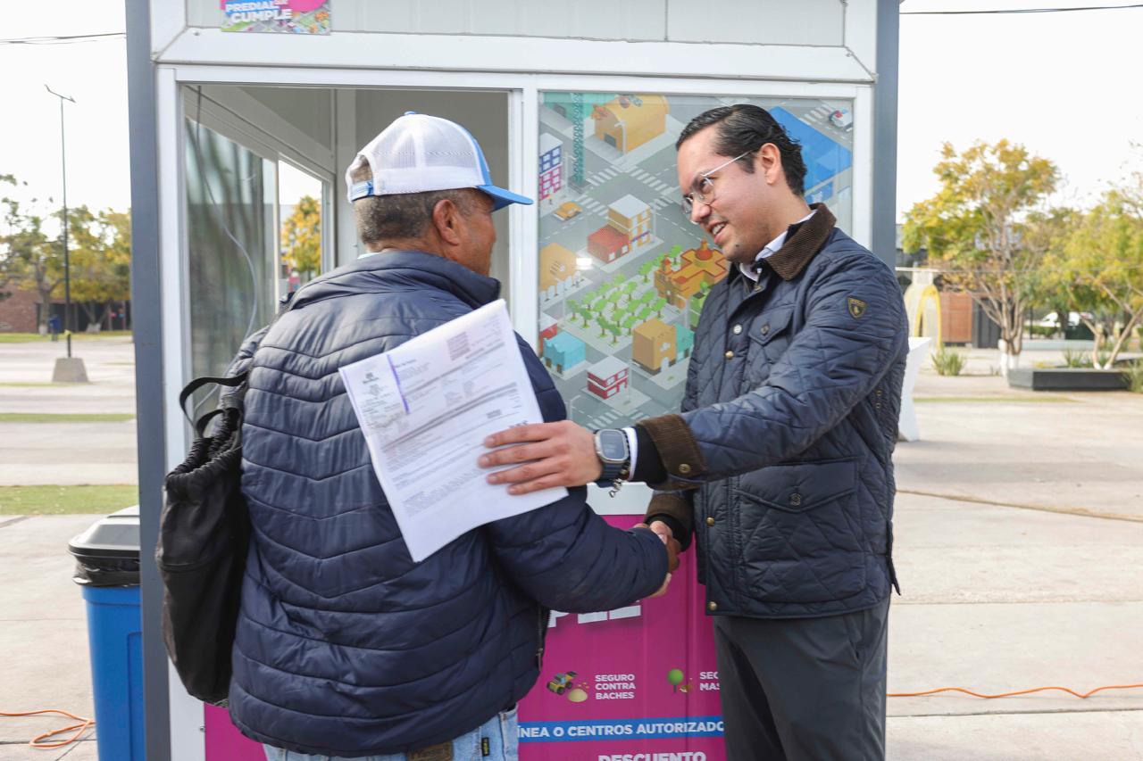 Chepe Guerrero visita el Predial Móvil y exhorta a ciudadanos a cumplir con su pago