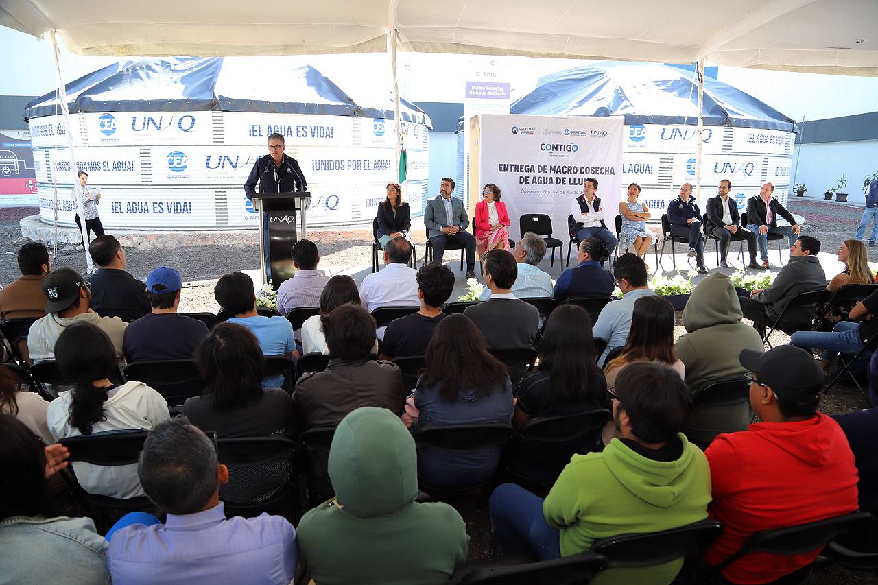 Entrega CEA infraestructura para macro cosecha de agua a la UNAQ