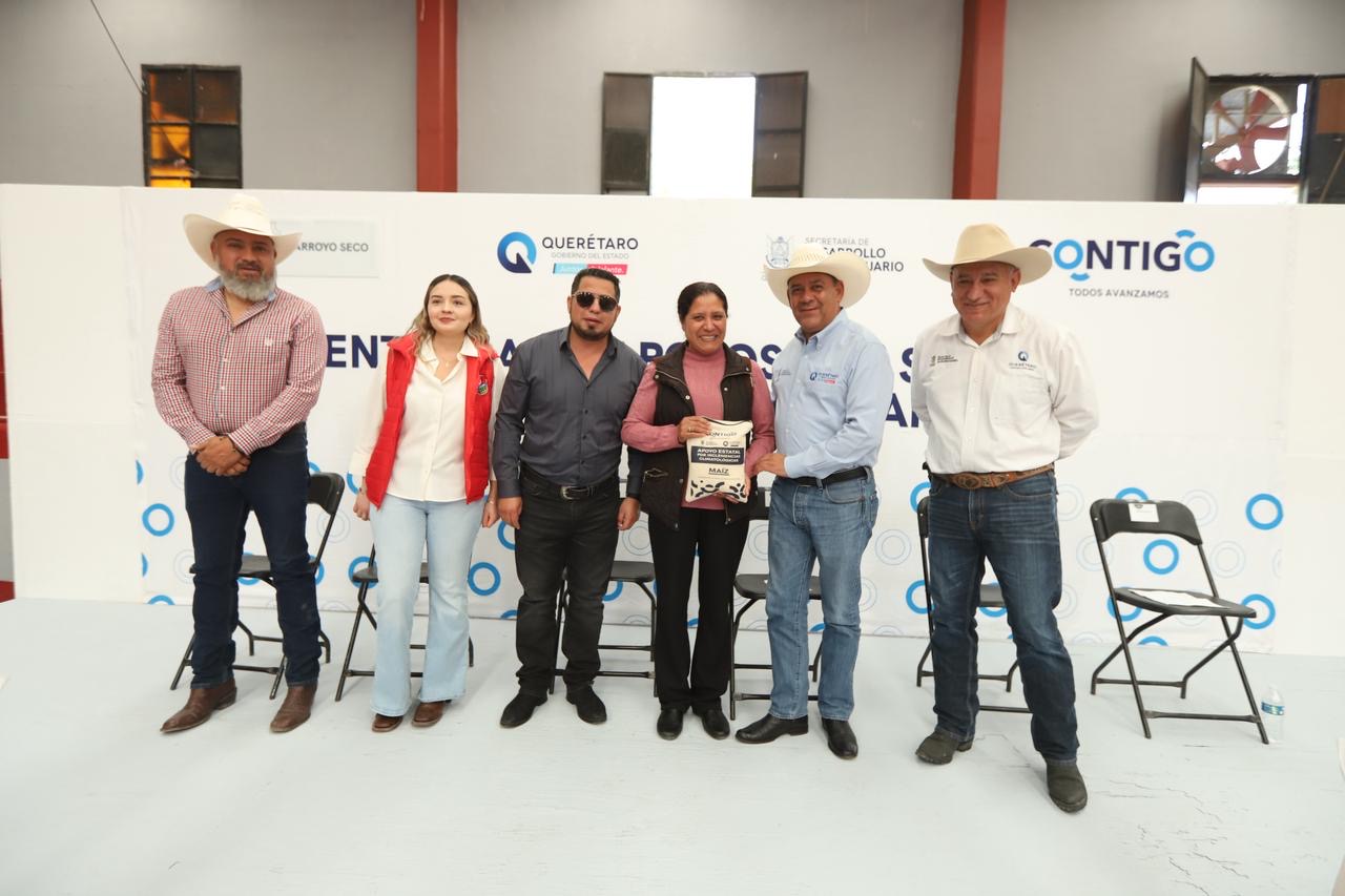 Entrega SEDEA complementos por sequía en Arroyo Seco y Landa de Matamoros