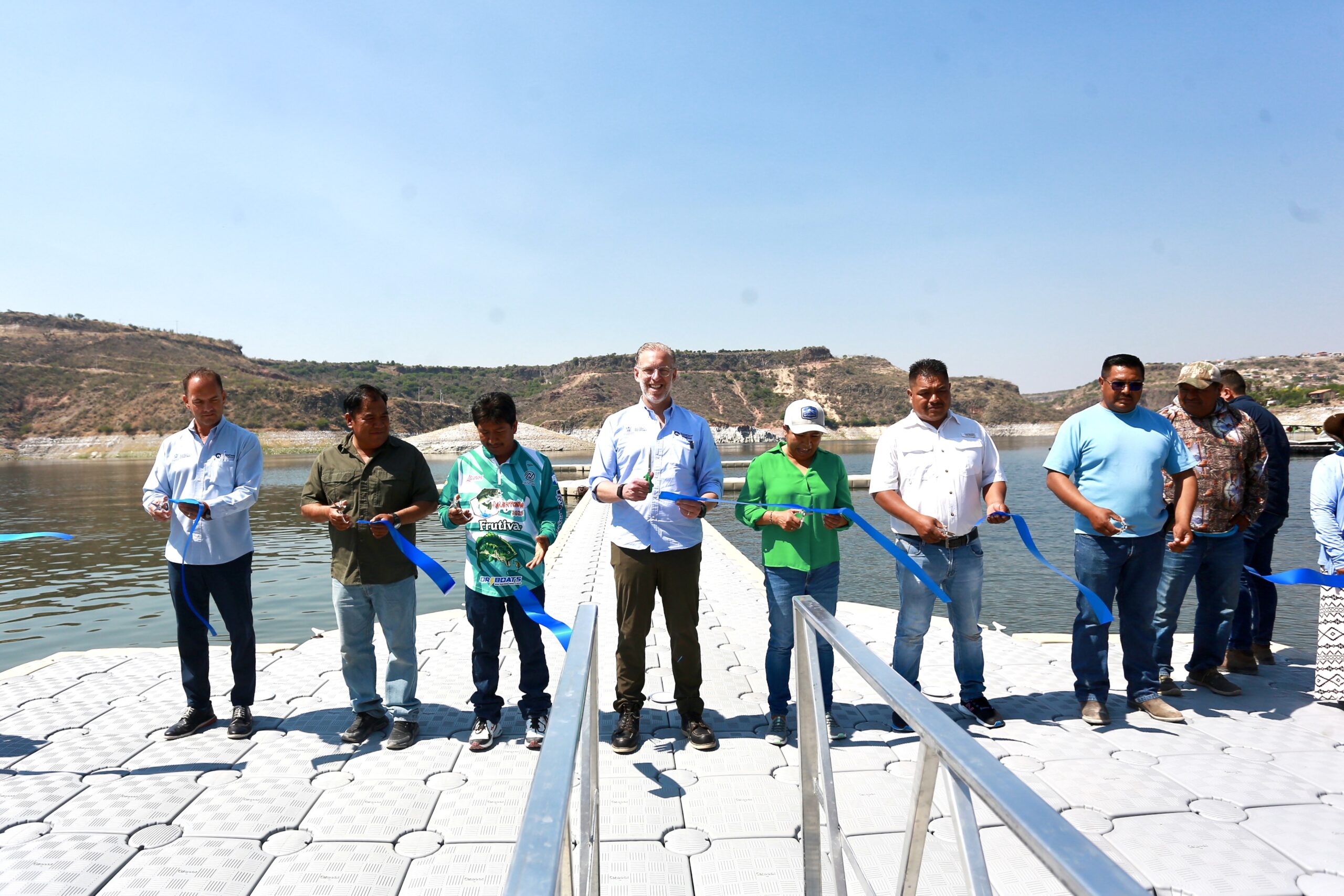 Entrega Marco Del Prete muelle en Tzibanzá