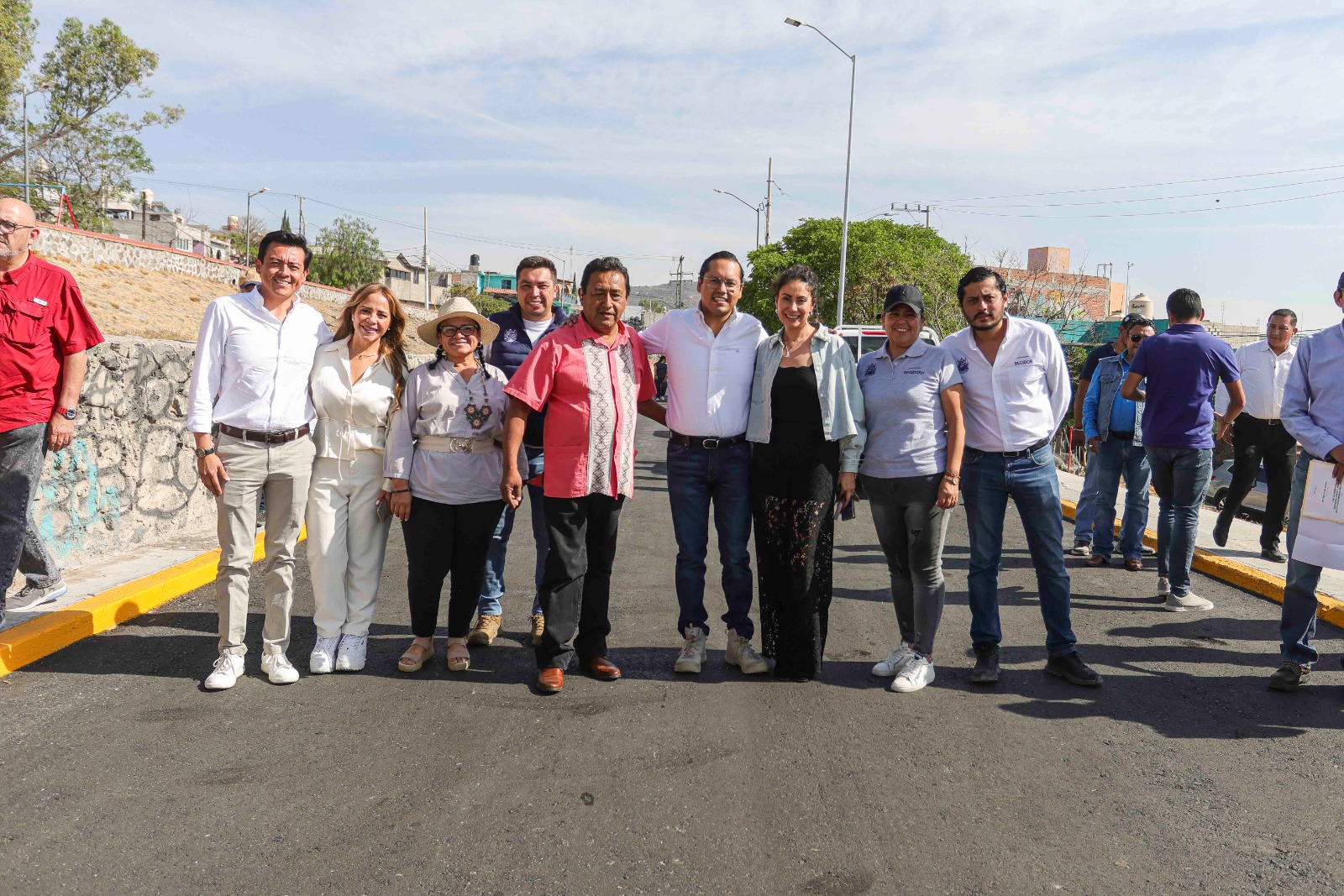 Entrega Chepe Guerrero urbanización de la calle Río Mississippi en la colonia Venceremos