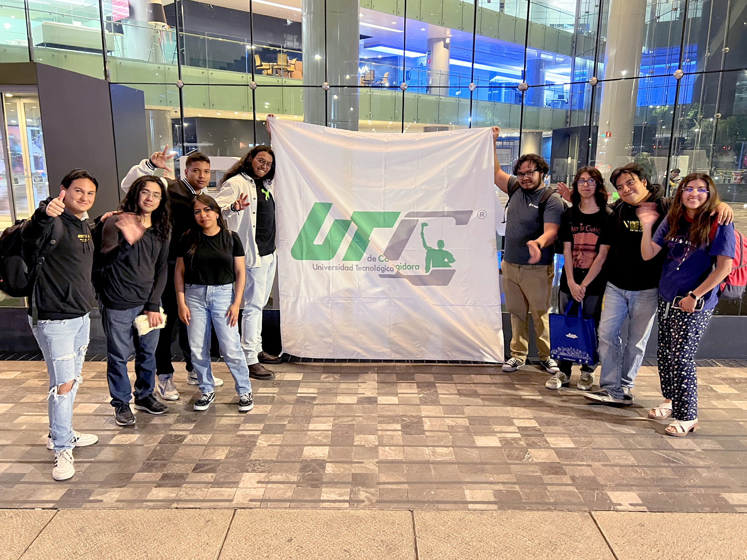 Estudiantes UTC obtienen segundo lugar en el Mobility Hackaton 2025 en la CDMX