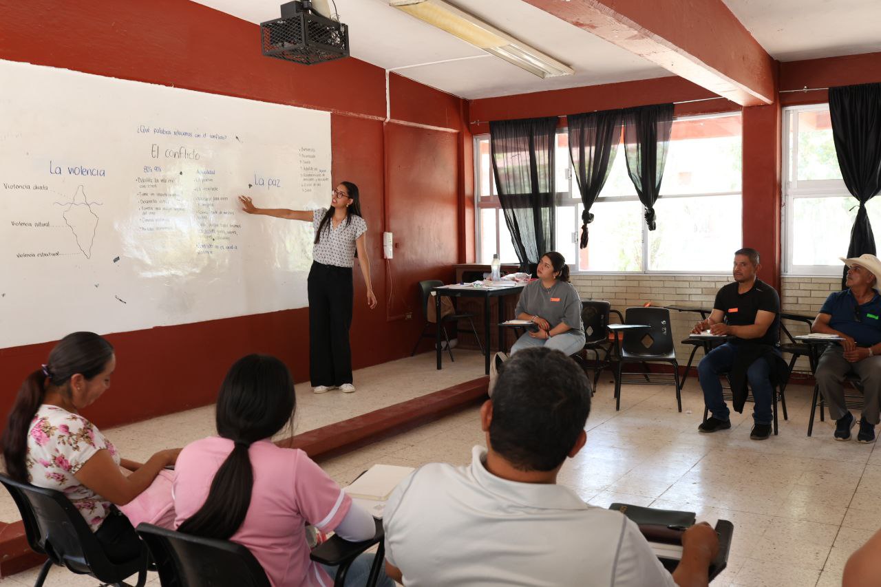 Capacita SEDESOQ a promotores en cultura de paz en la capital