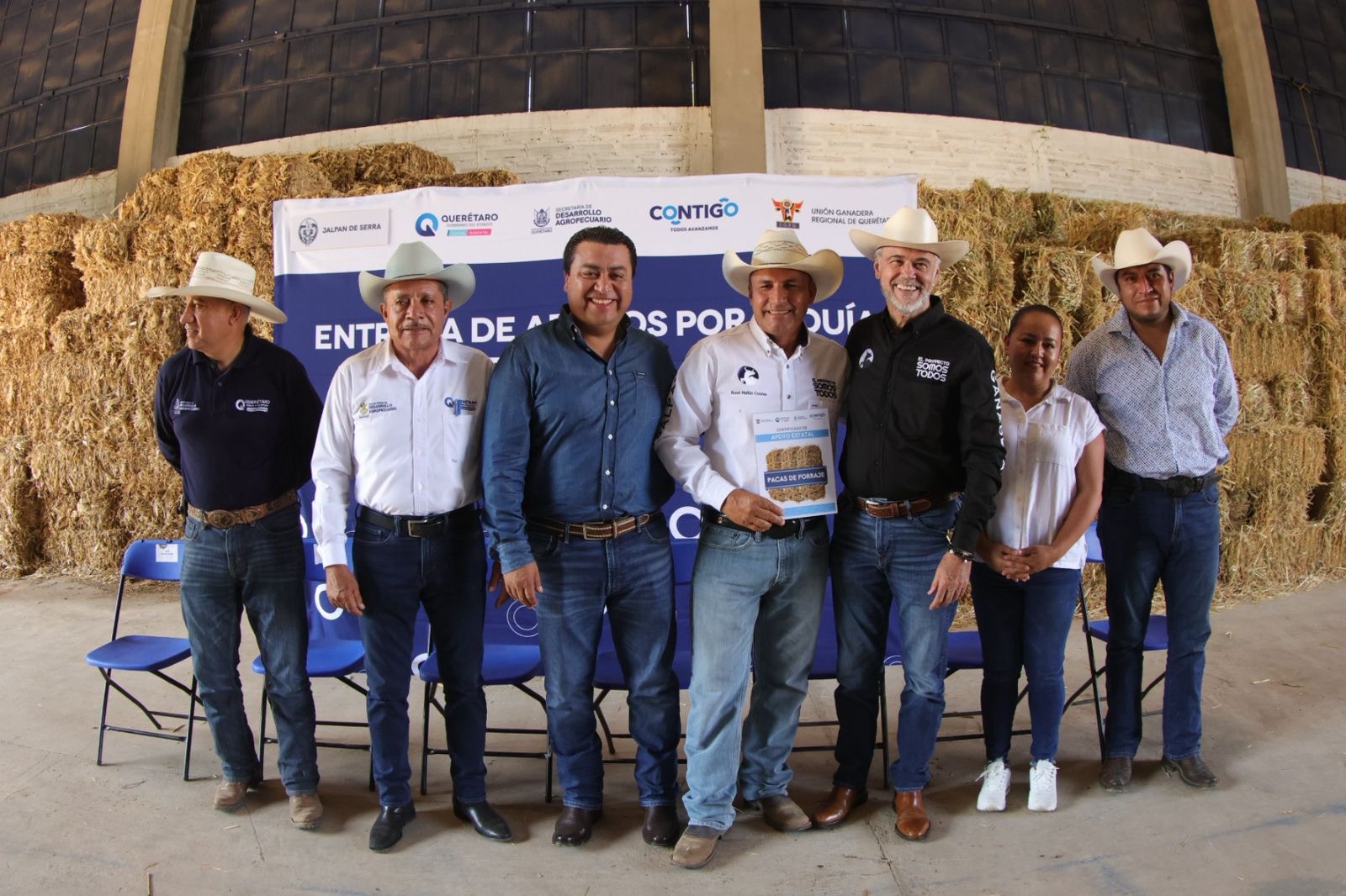 Continúa SEDEA la entrega de forraje en la Sierra Gorda