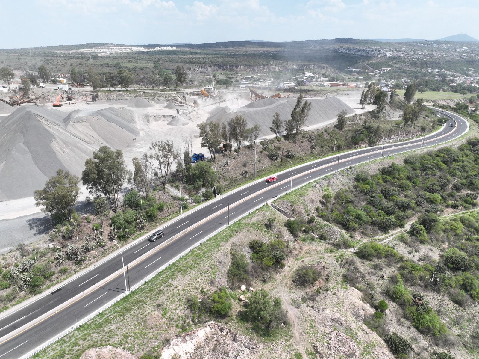 Concluye CEI rehabilitación de tramos en Carretera Estatal 200 y 400