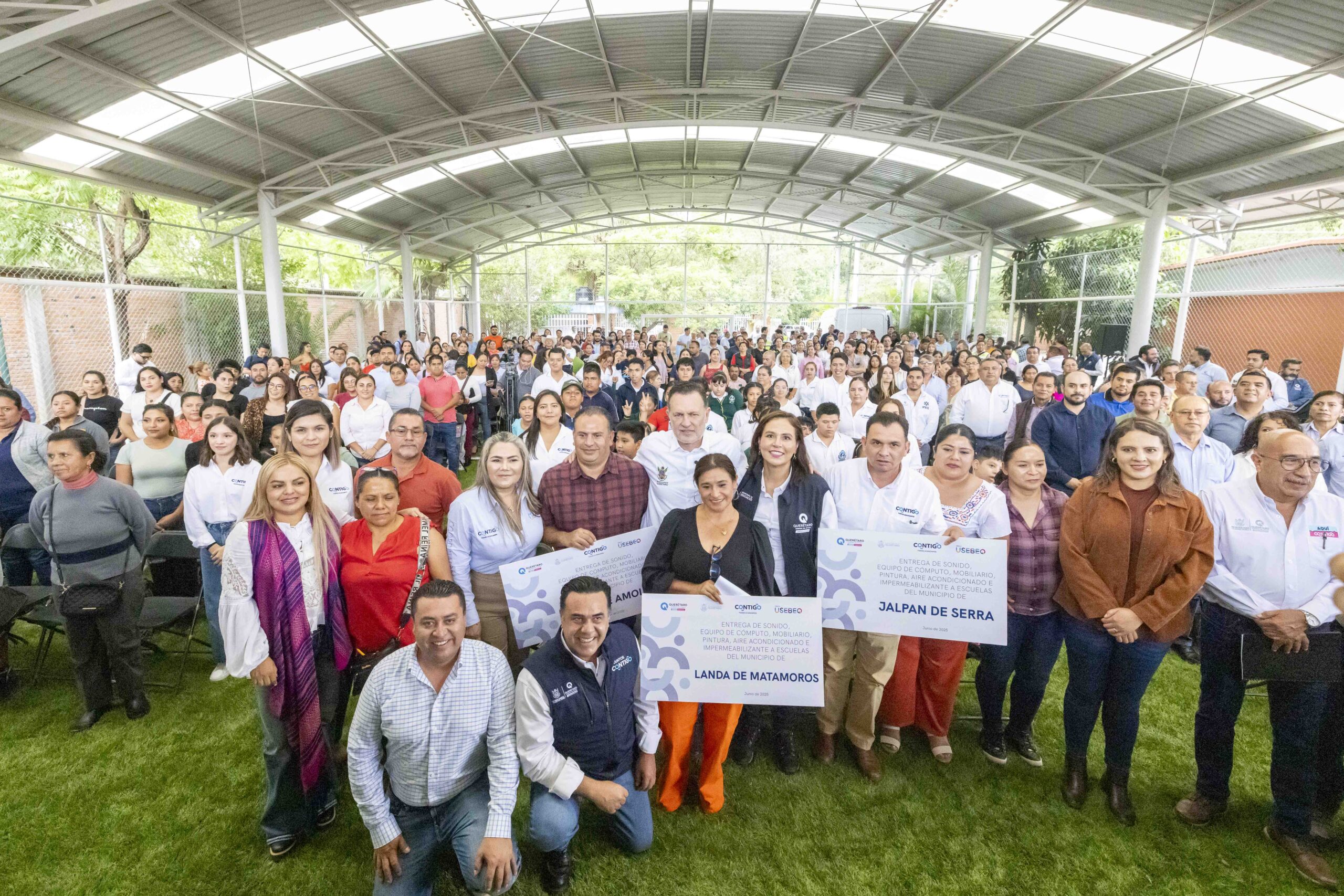 Entrega Gobernador equipamiento y apoyos a 55 instituciones educativas de la Sierra Gorda