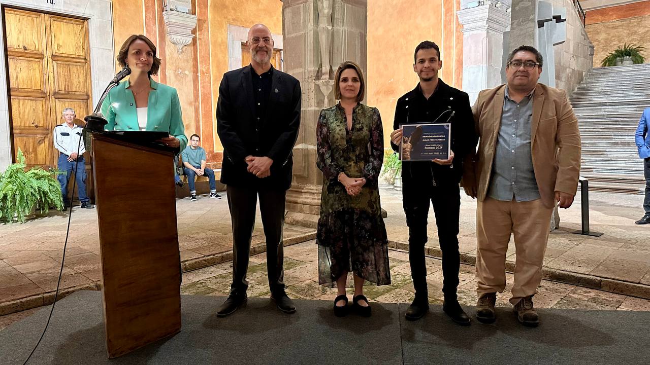 Alexis Luna gana la 1ª Bienal MAQRO de Figura Humana
