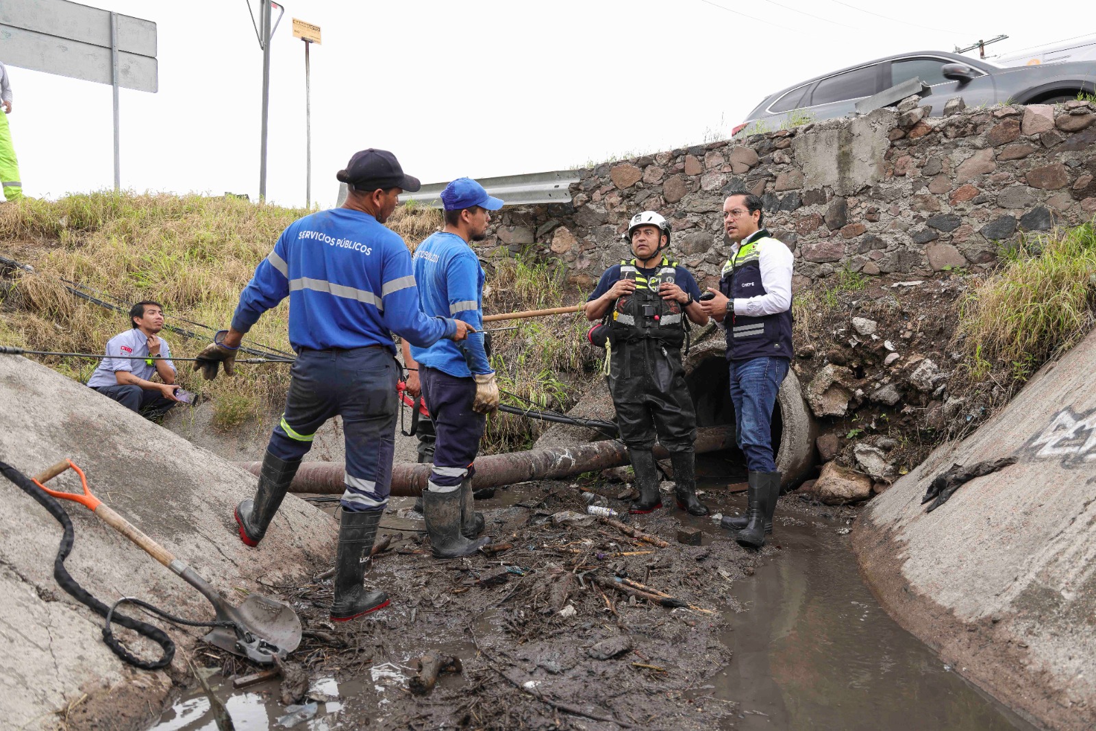 Chepe Guerrero llama a sumar esfuerzos: evitemos tirar basura en la vía pública, tras taponamiento del drenaje Lomas de Balvanera