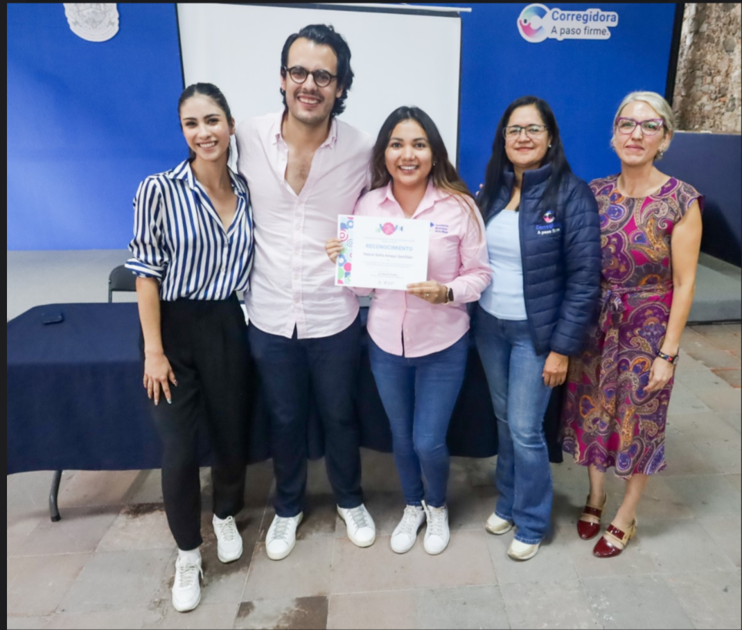Servidores públicos municipales de Corregidora concluyen taller de Lengua de Señas Mexicana
