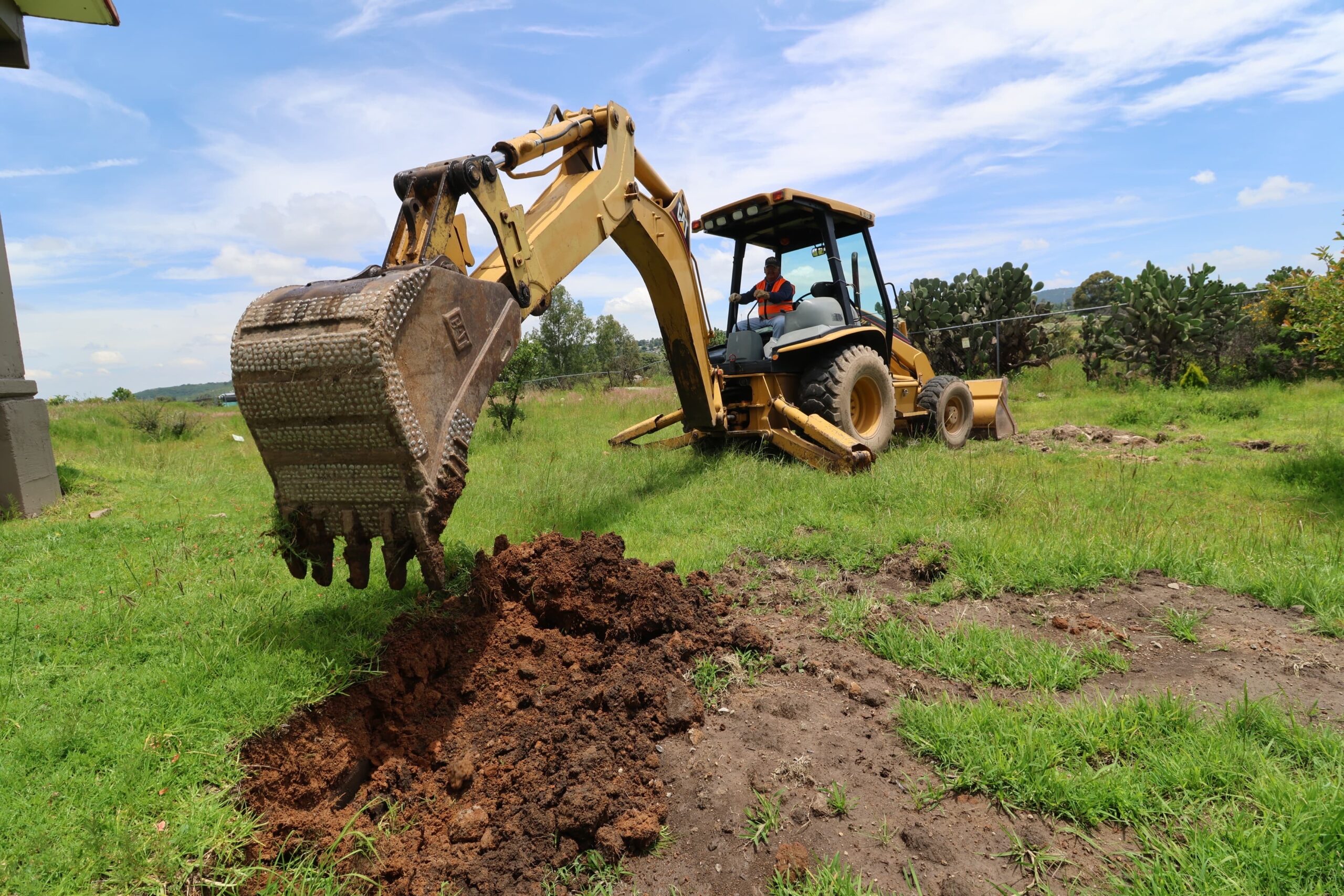 Inicia construcción de aula para el CECyTEQ Huimilpan