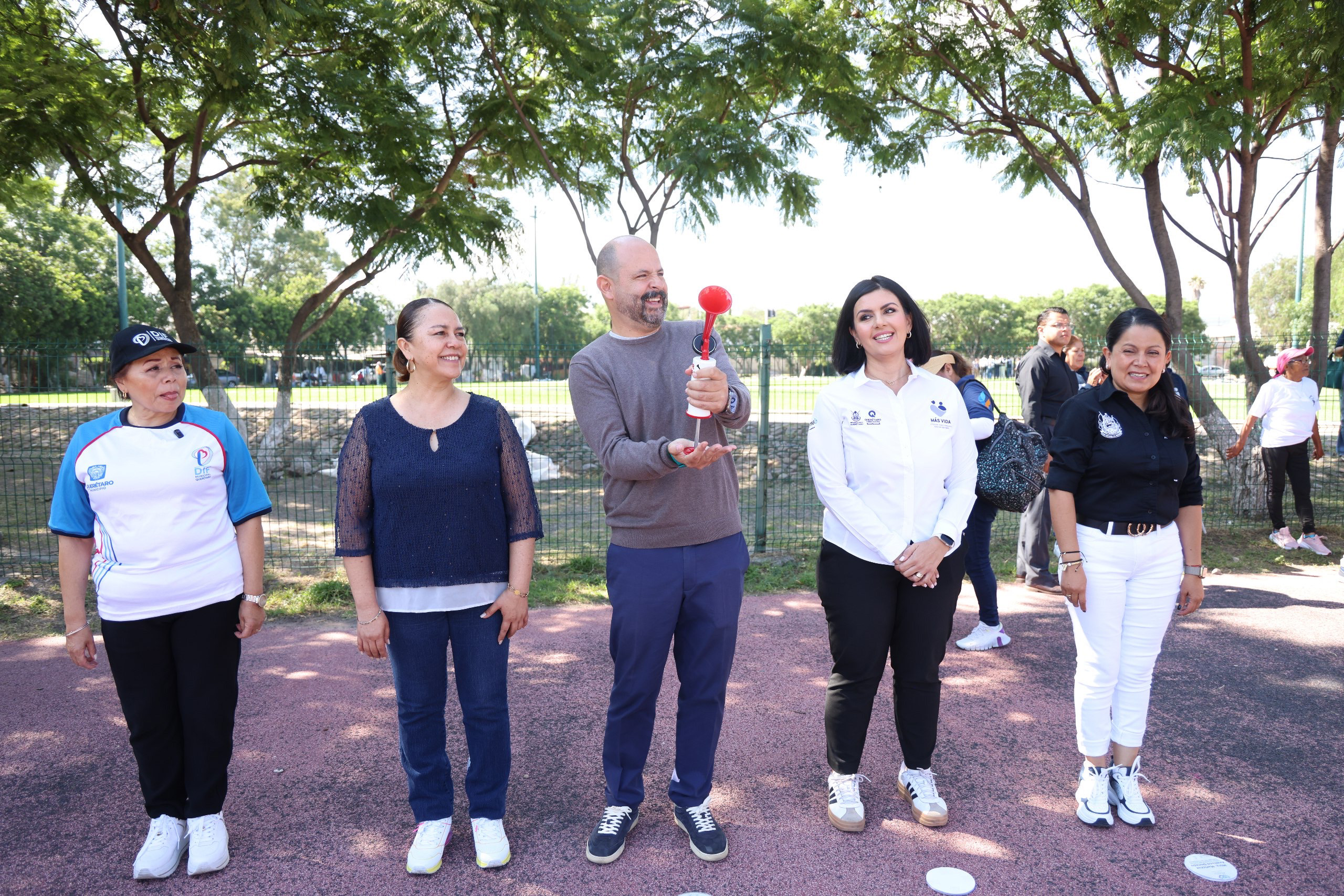 Celebra SEDIF a las y los adultos mayores con un Encuentro Deportivo en Corregidora