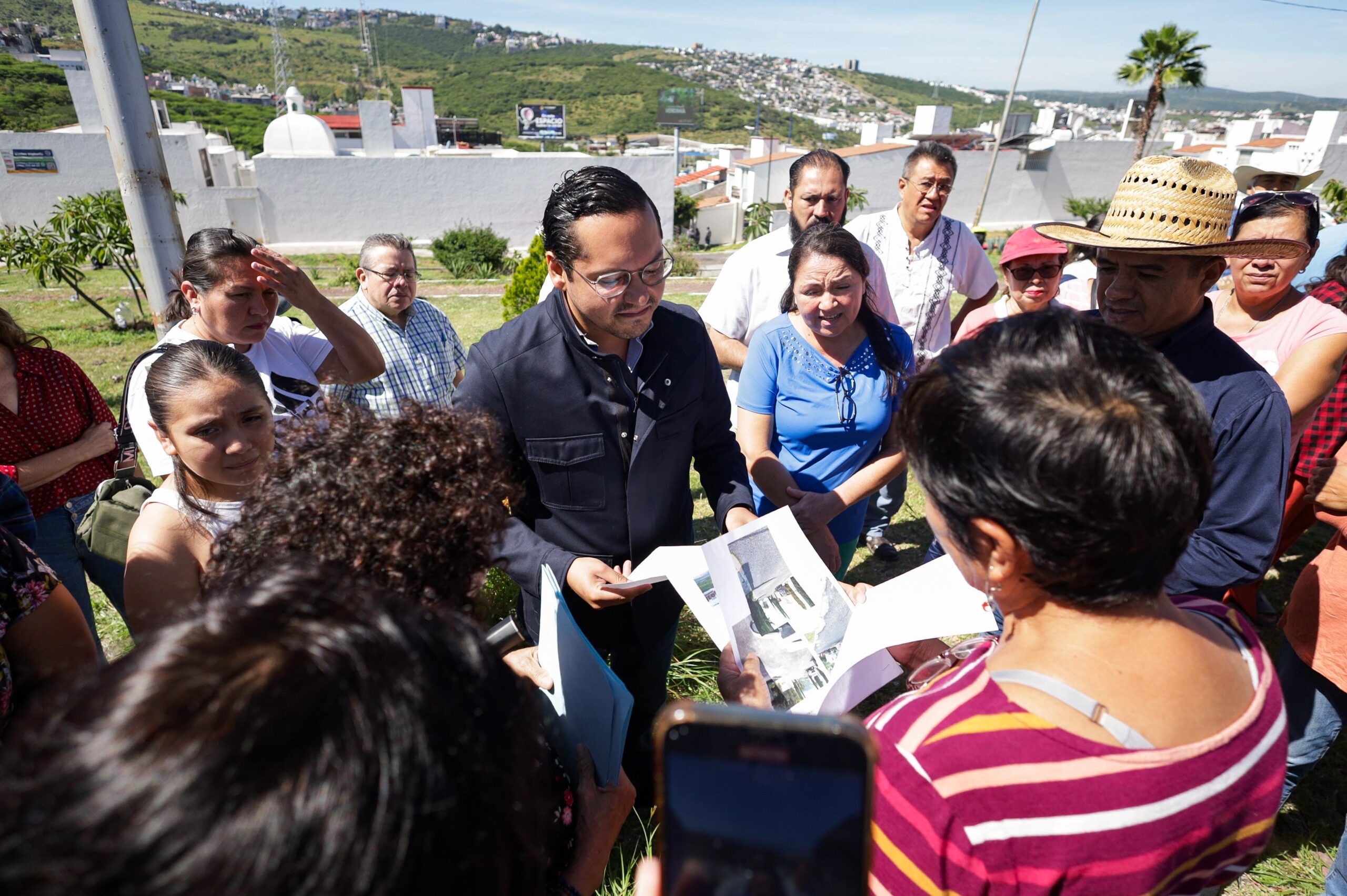 Chepe Guerrero supervisa obras de mejora urbana en Corregidora