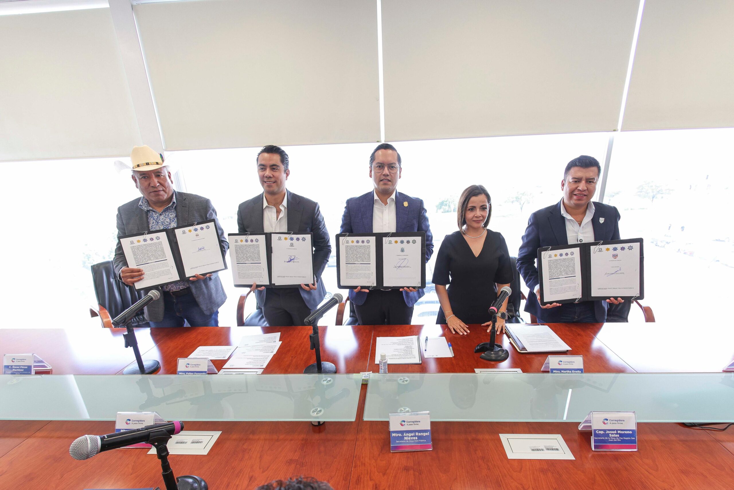 Chepe Guerrero firma convenio para uso de “CuelgApp” en Corregidora, en contra de las extorsiones telefónicas
