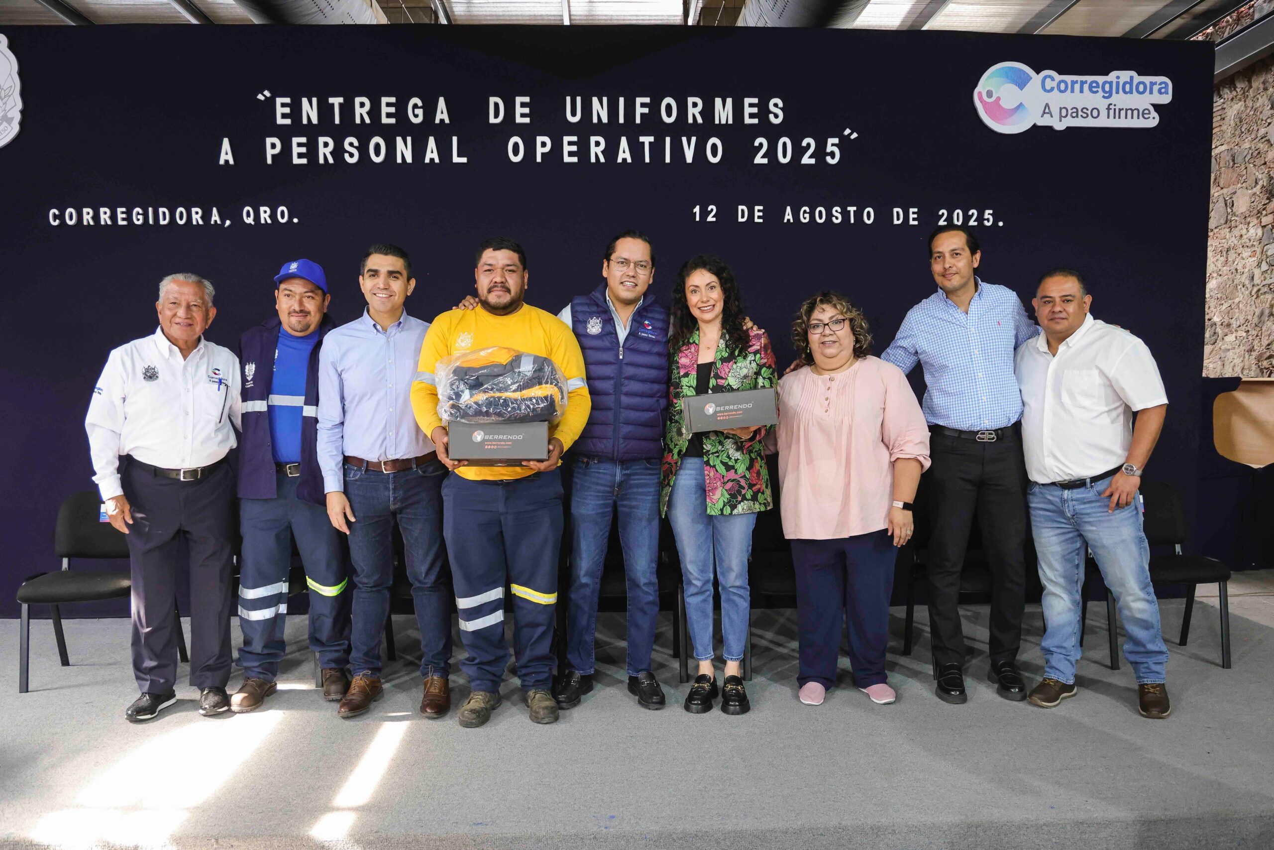 Chepe Guerrero entrega uniformes y equipo a 450 trabajadores operativos 