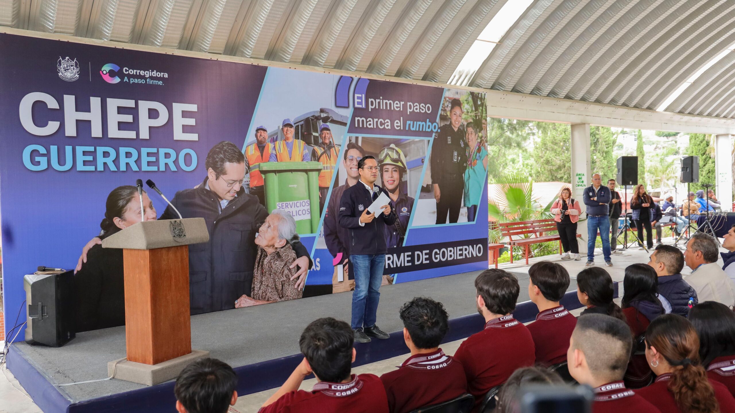 Chepe Guerrero se reúne con estudiantes del programa “Transporte Escolar Gratuito”