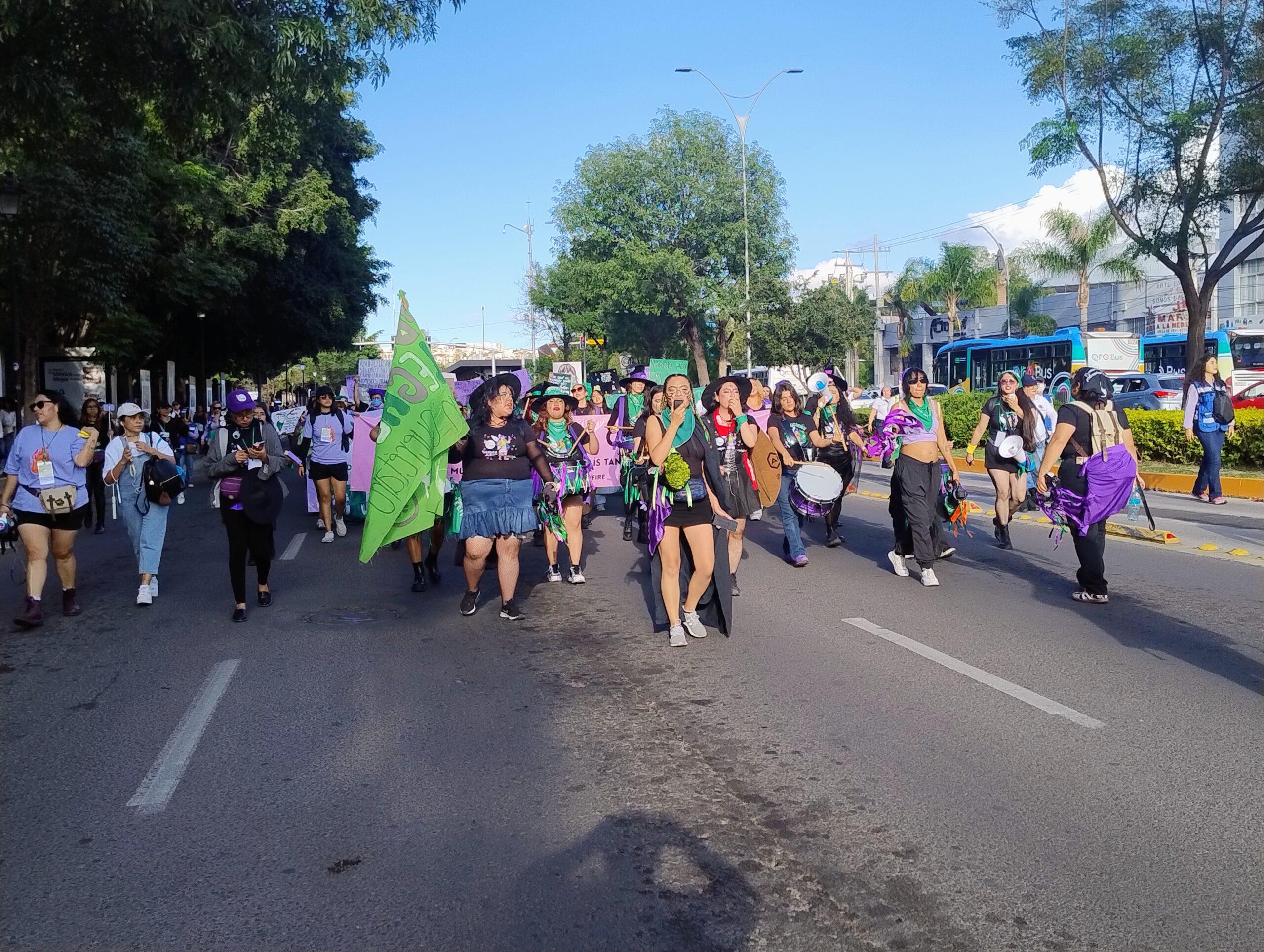 ColectivosFeministas marchan en Querétaro en el marco del 28S: exigen aborto legal, seguro y accesible