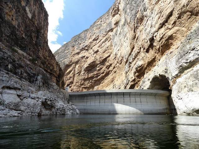 Inicia Federación proceso controlado de desfogue en la presa de Zimapán