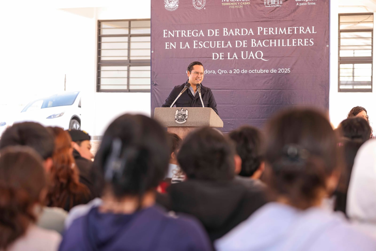 Chepe Guerrero entrega barda perimetral en Escuela de Bachilleres UAQ, en Charco Blanco