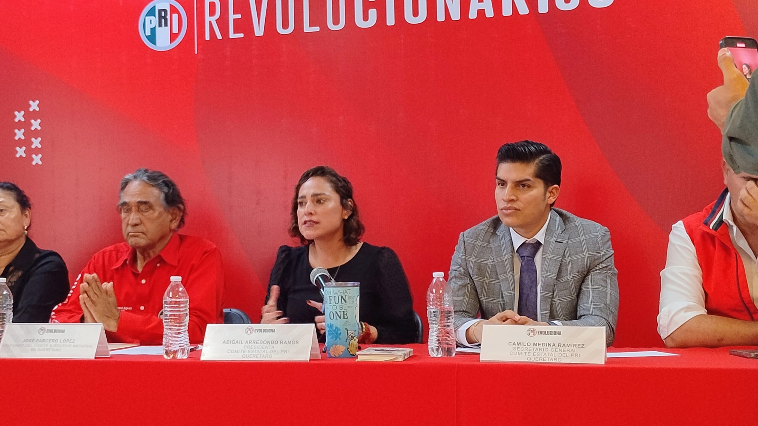 Abigail Arredondo afirma que el PRI en Querétaro está listo para competir sin alianzas y critica el cambio de imagen del PAN