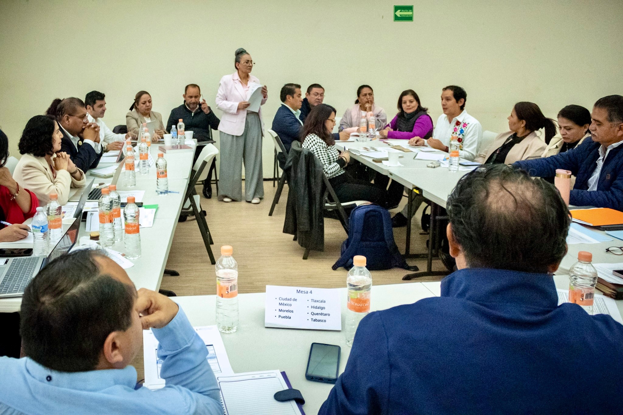 Participan docentes queretanos en foro nacional educativo