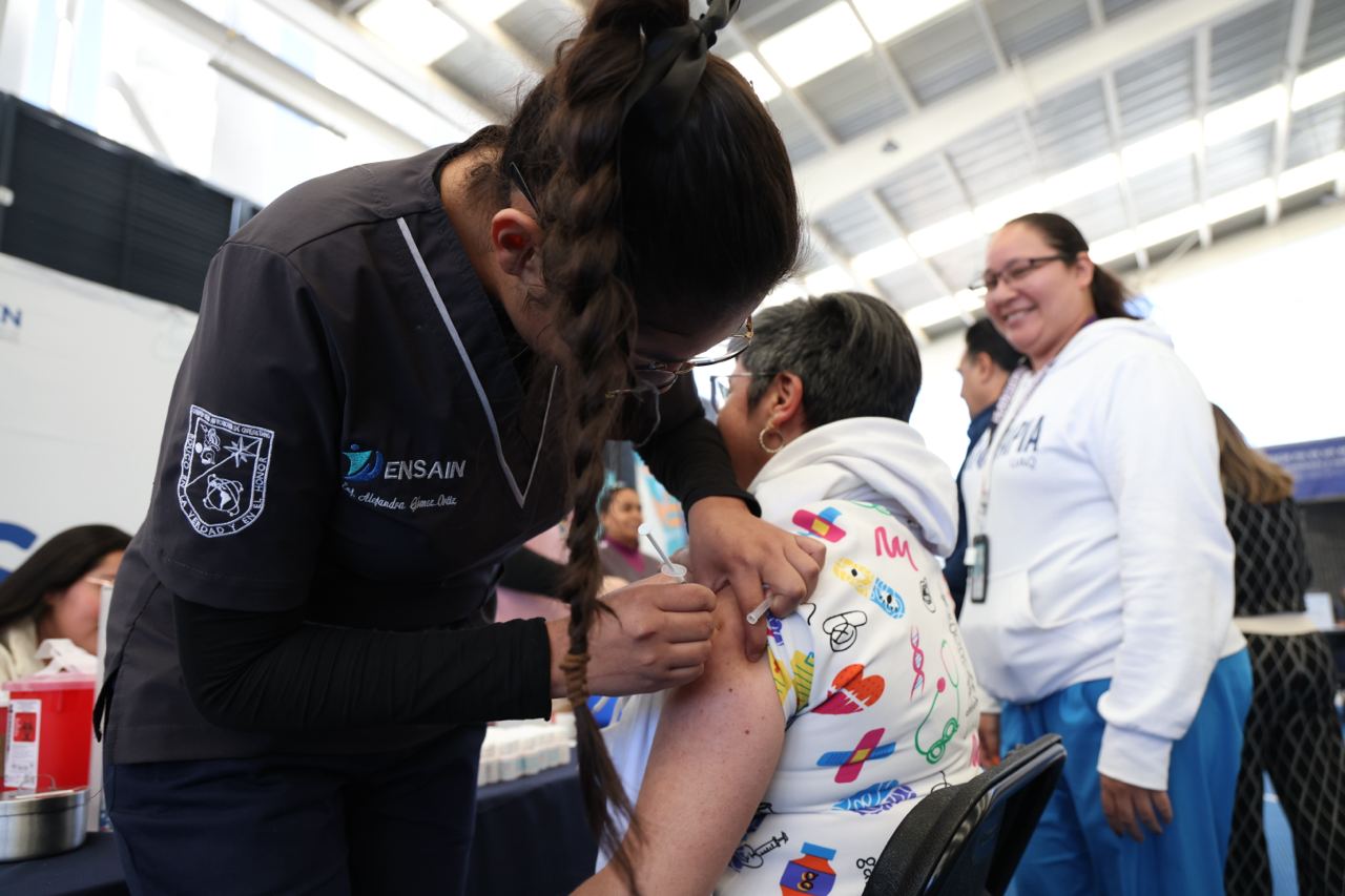 Lleva Luis Nava servicios de salud y apoyos asistenciales a familias de Corregidora