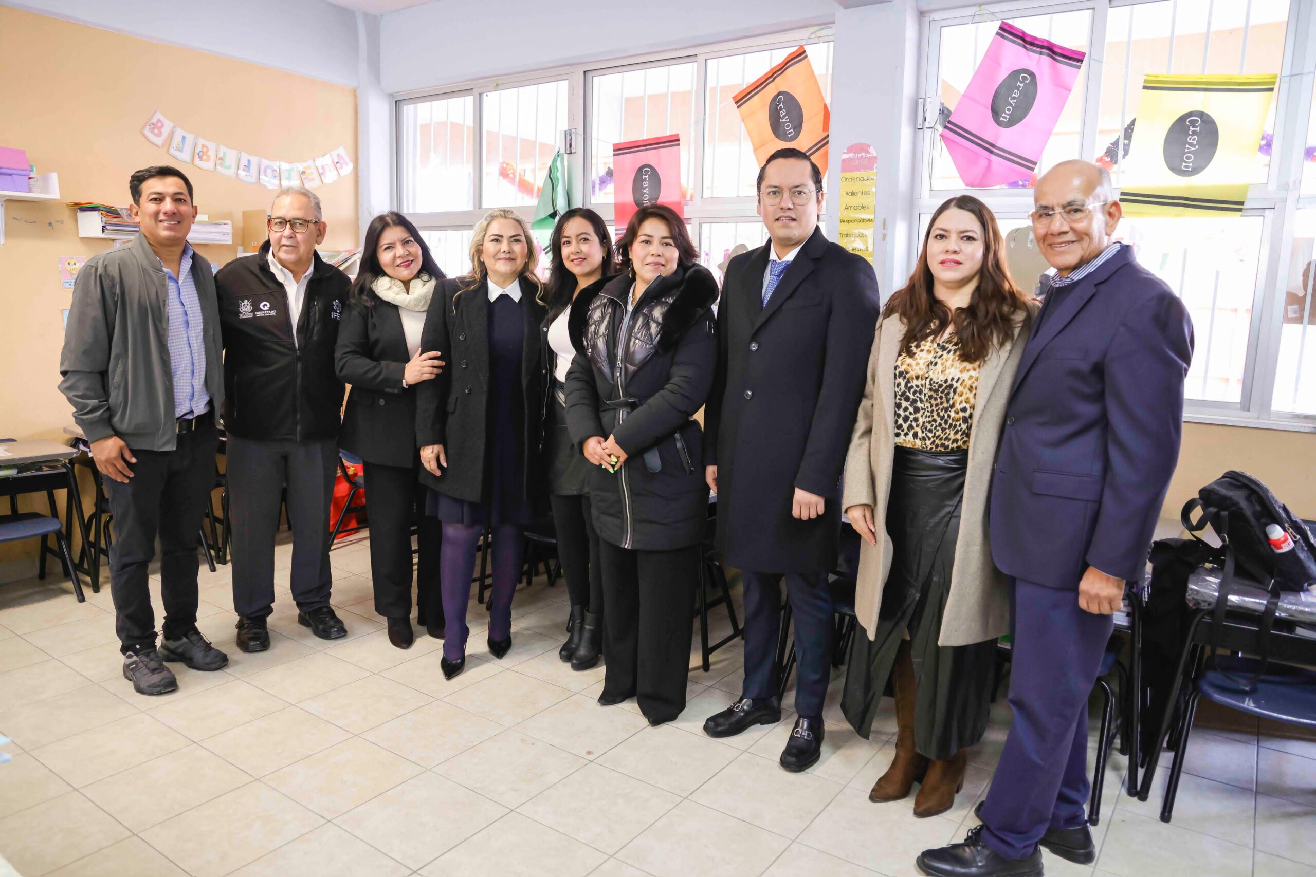 Chepe Guerrero entrega plaza cívica y arcotecho en la primaria “Bicentenario de la Independencia de México