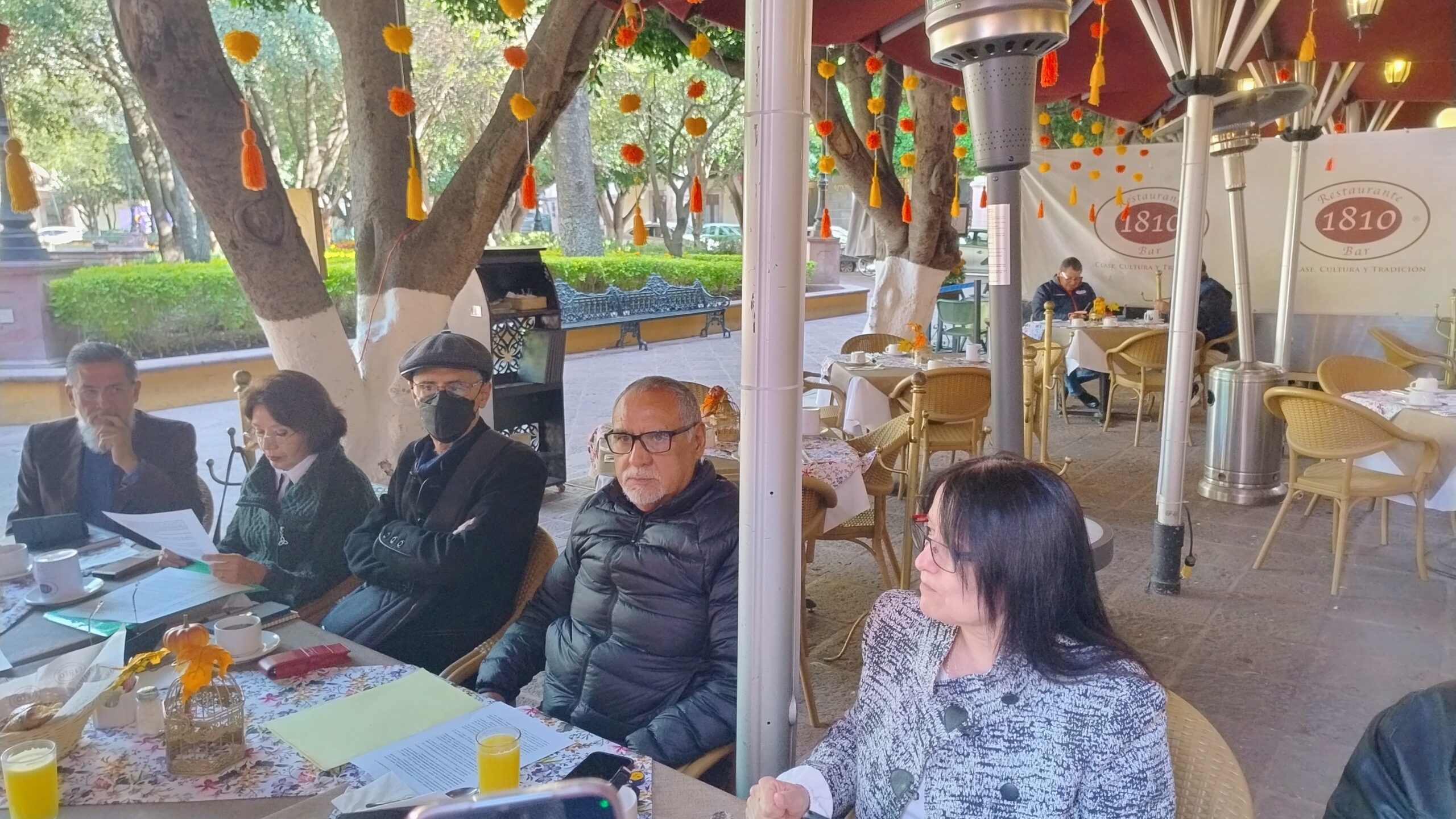 Egresados y docentes de la UAQ denuncian recortes a becas e investigación y aumento de privilegios en la burocracia universitaria