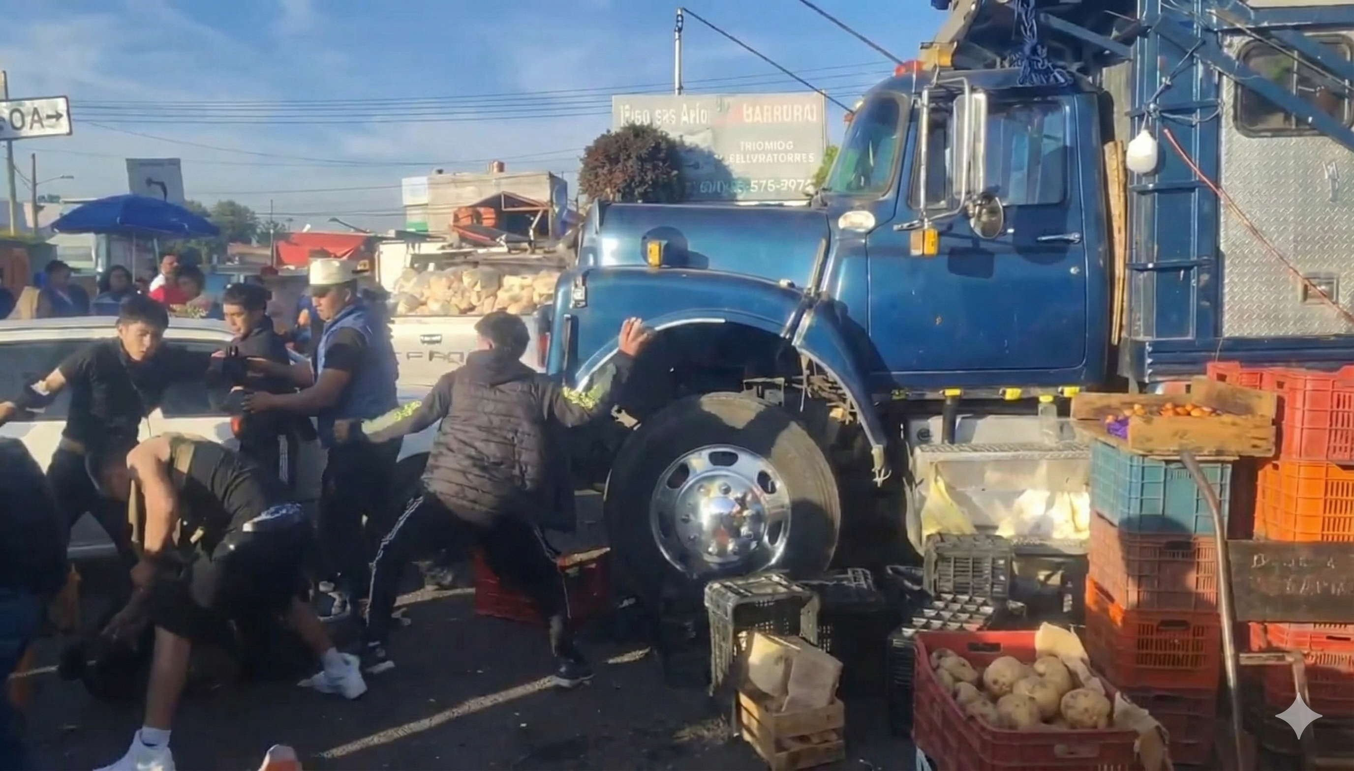 GRESCA DEJA UN HOMBRE CONVULSIONANDO EN EL MERCADO DE ABASTOS DE QUERÉTARO