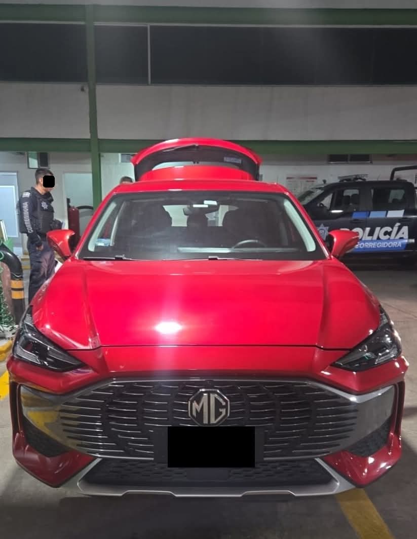 Dos detenidos por el presunto robo de una camioneta