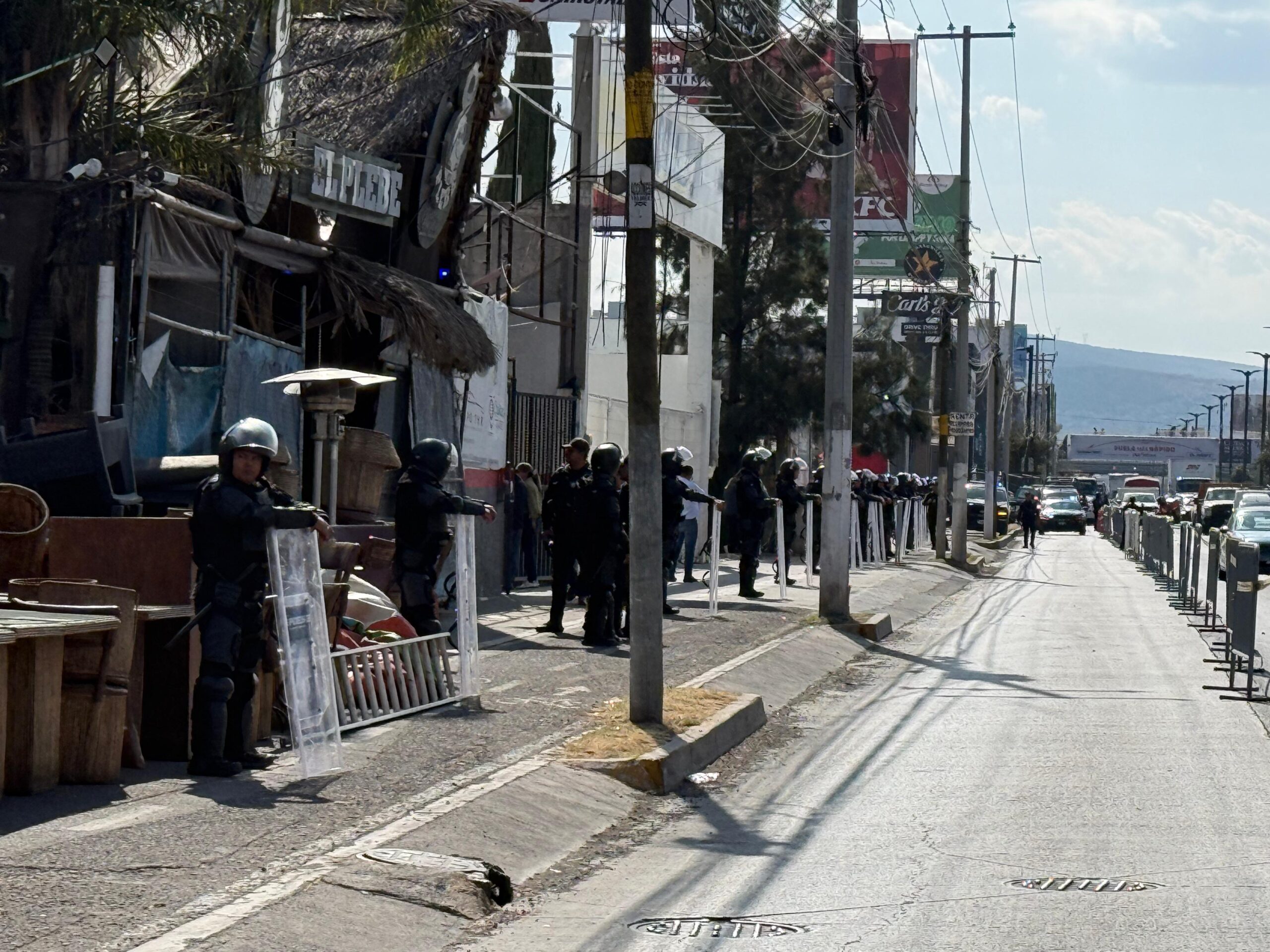 Operativo de desalojo en Avenida Constituyentes deja siete predios liberados
