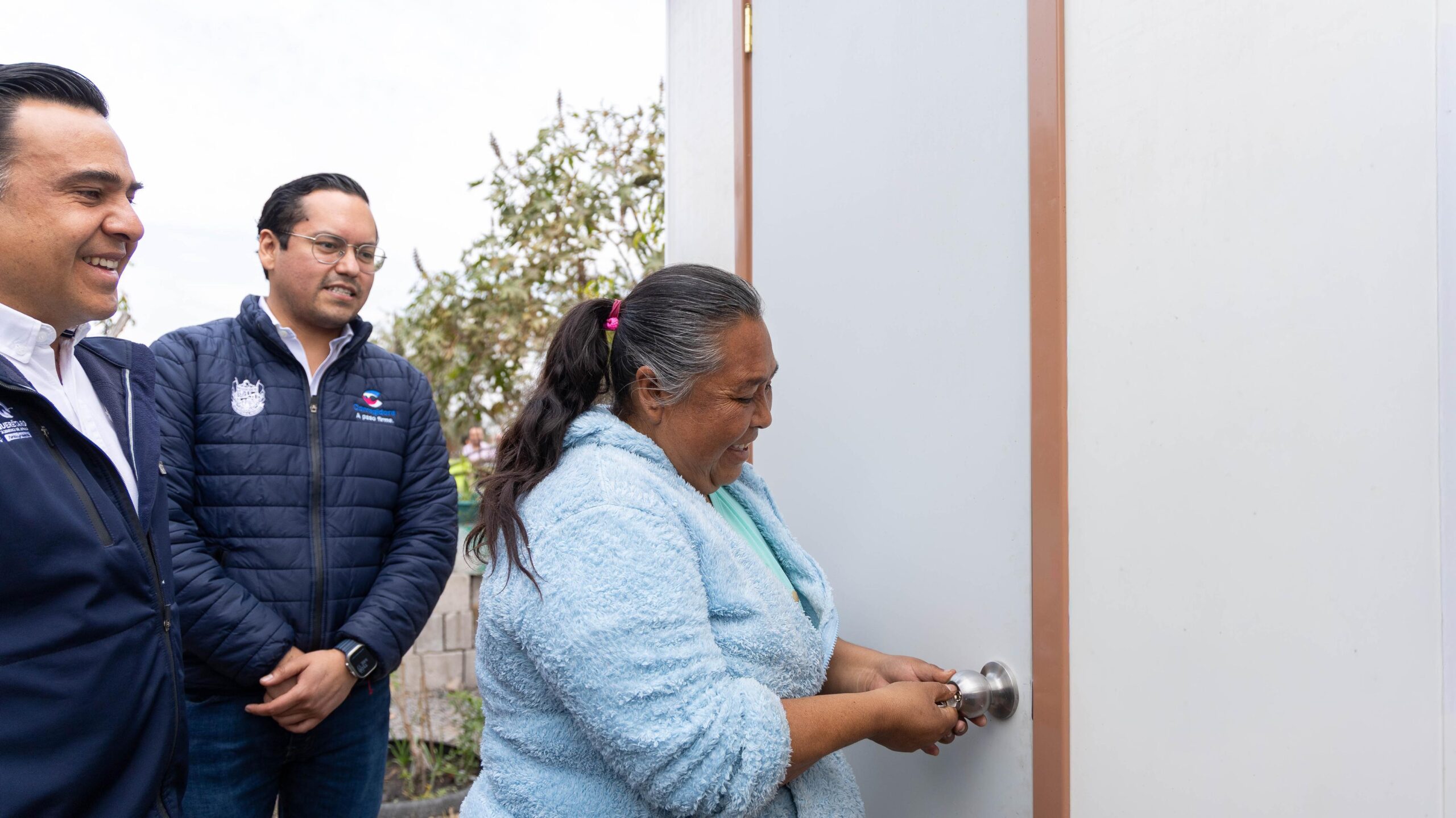 Chepe Guerrero y Luis Nava visitan a familias beneficiadas del programa “cuarto prefabricado” en Corregidora