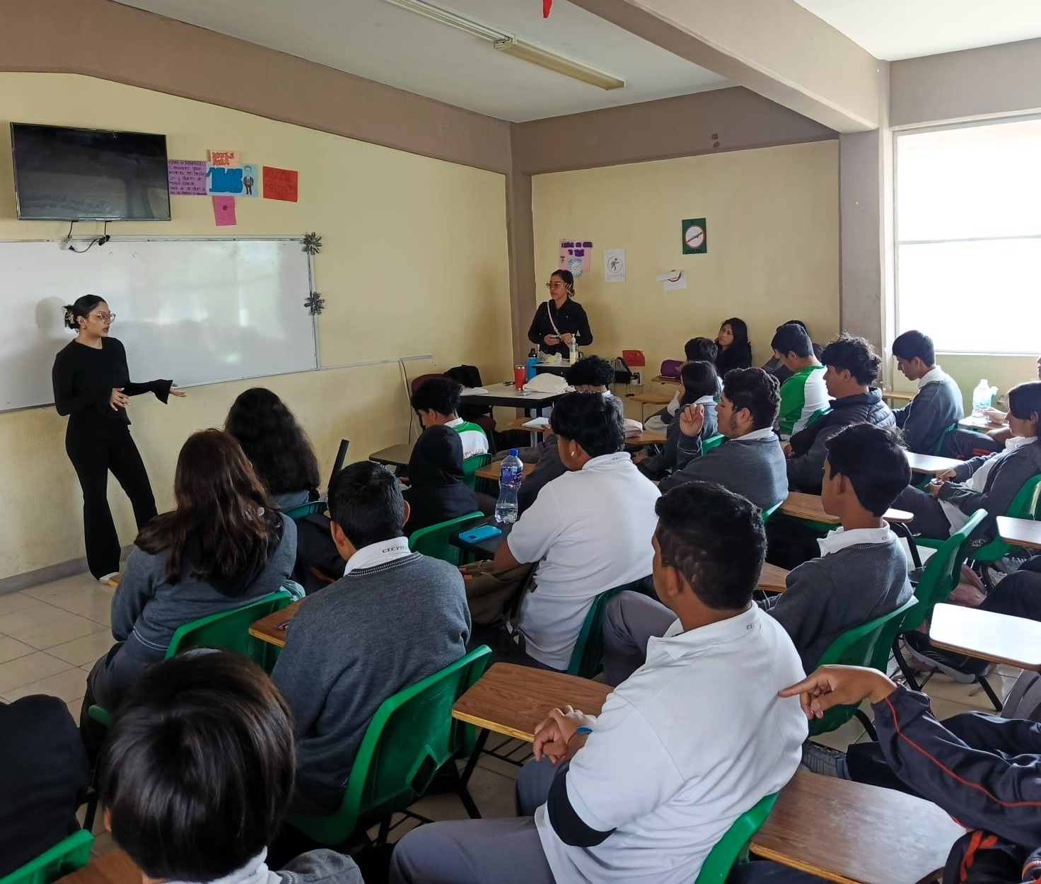 Sensibiliza CECA a estudiantes del CECYTEQ para la prevención del suicidio y el cuidado de la salud mental