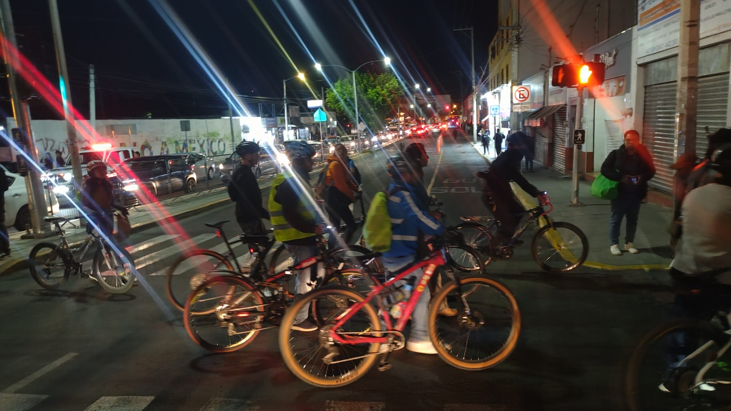 Ciclistas y peatones exigen planeación integral en obras del Tren México-Querétaro