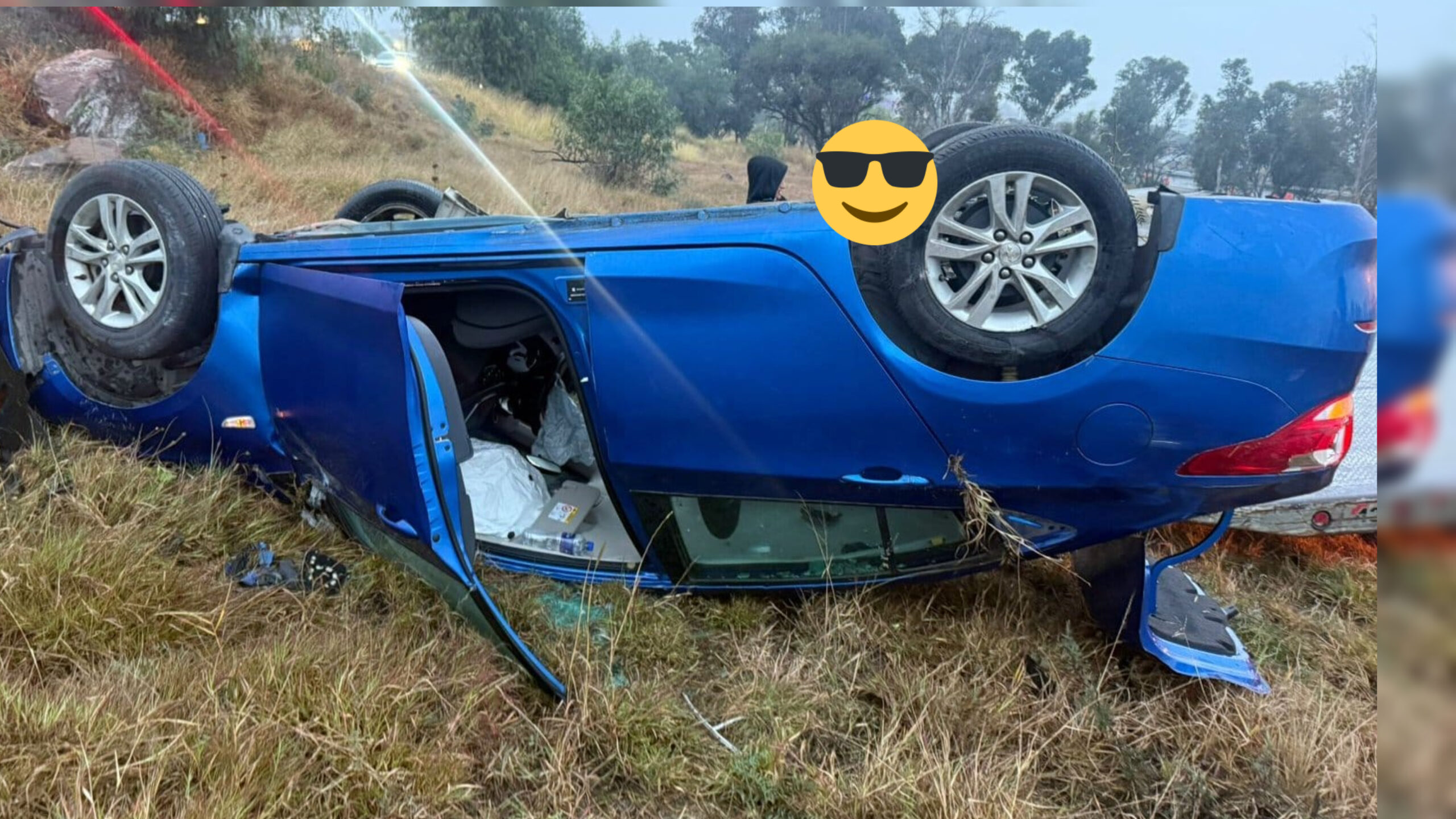 Volcadura de vehículo Versa provoca cierre parcial en la autopista México–Querétaro