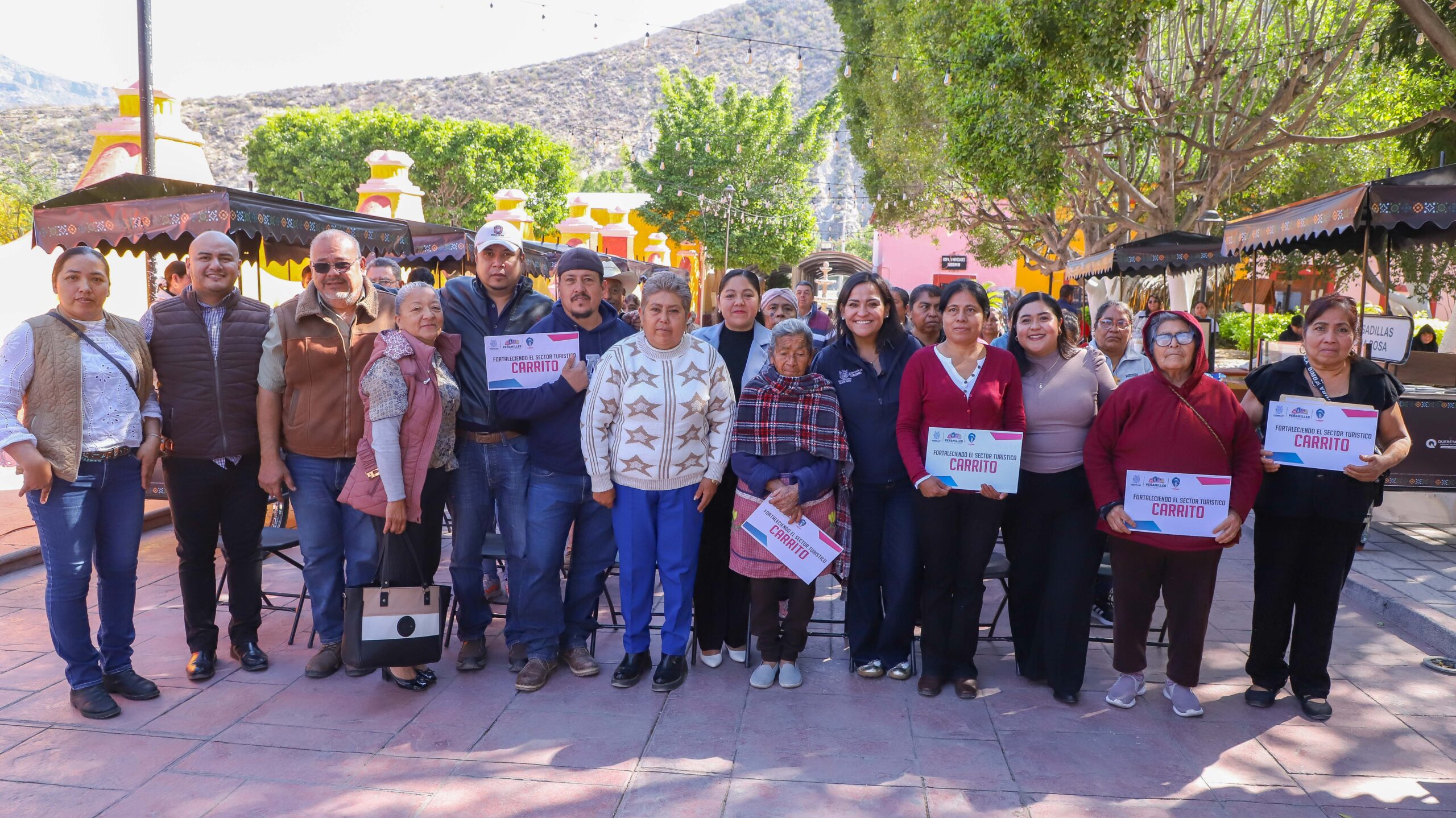 Entrega SECTUR 21 carritos para la venta de artesanía y alimentos en Peñamiller