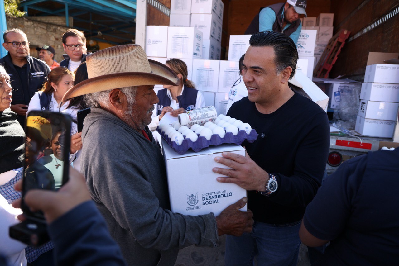 Supervisa Luis Nava entrega de canastas alimentarias en El Marqués