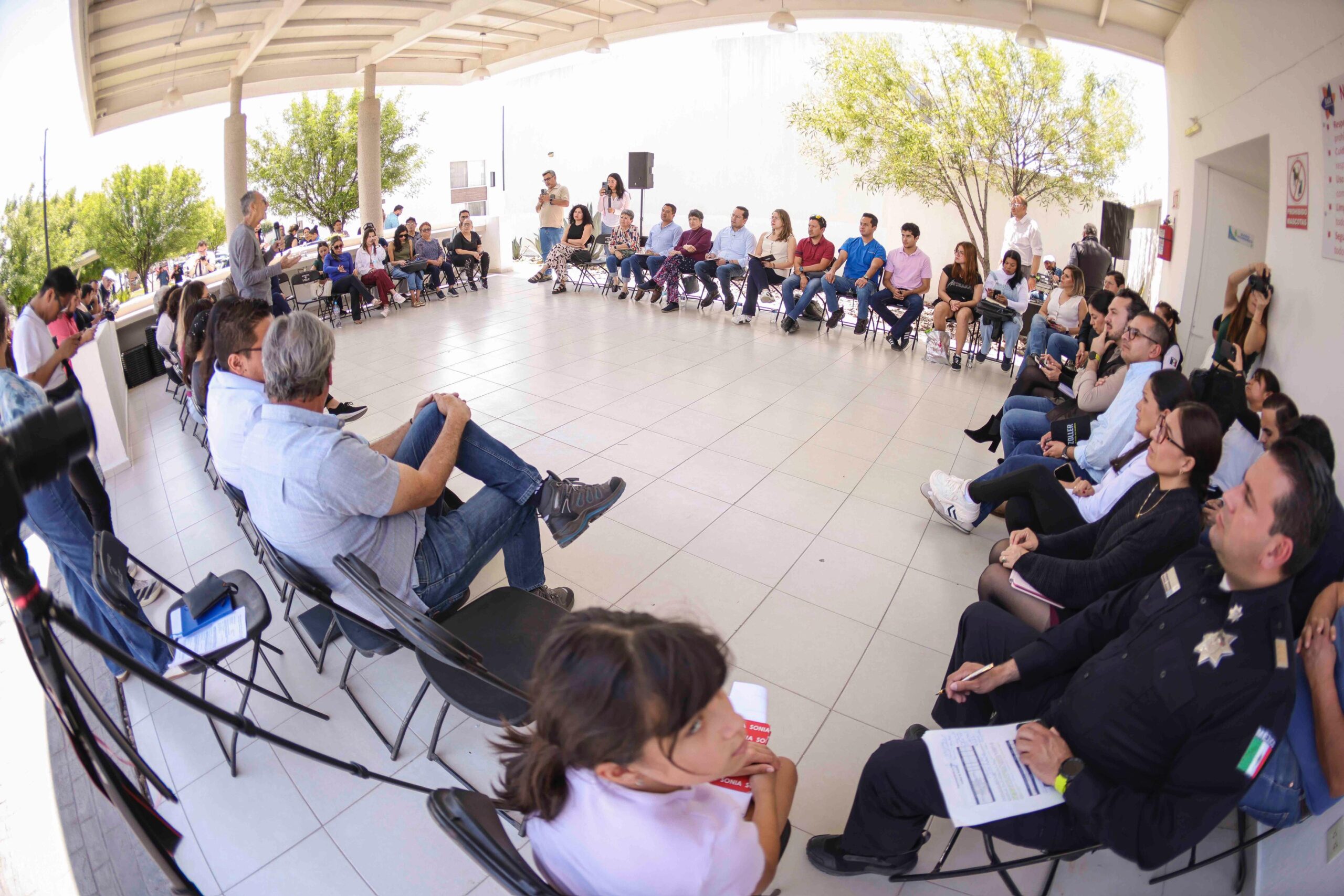 Chepe Guerrero se reúne con vecinos del fraccionamiento La Vida