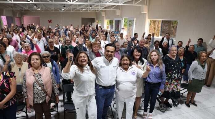 Visita Luis Nava grupo del adulto mayor en San Juan del Río