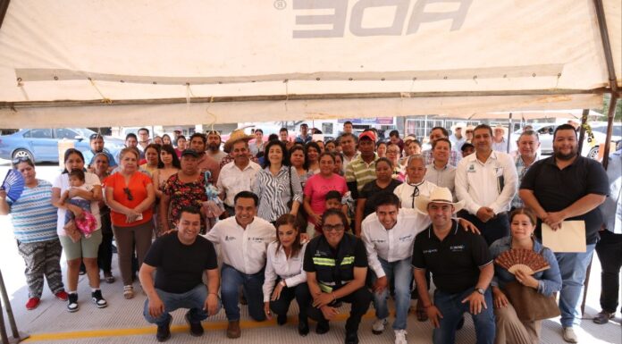 Entrega Luis Nava obra social en Jalpan