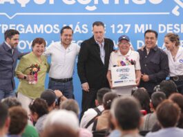 Chepe Guerrero y Mauricio Kuri entregan más de 200 despensas a familias de Corregidora