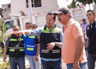 Chepe Guerrero supervisa retiro de arcotecho colapsado por los fuertes vientos y lluvias; anuncia su reconstrucción