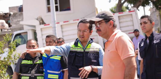 Chepe Guerrero supervisa retiro de arcotecho colapsado por los fuertes vientos y lluvias; anuncia su reconstrucción