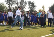 Entregan autoridades rehabilitación de cancha de futbol en El Tintero