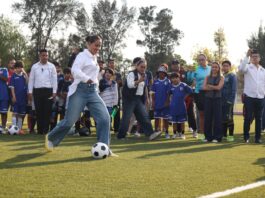 Entregan autoridades rehabilitación de cancha de futbol en El Tintero