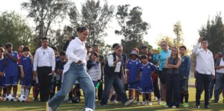 Entregan autoridades rehabilitación de cancha de futbol en El Tintero