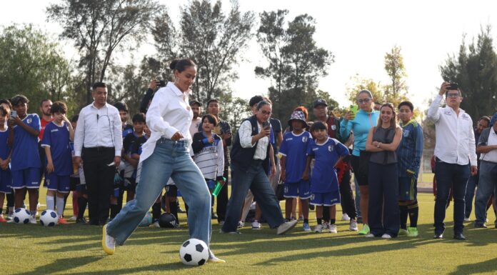 Entregan autoridades rehabilitación de cancha de futbol en El Tintero
