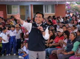 Luis Nava festeja a niñas, niños y mamás de Huimilpan